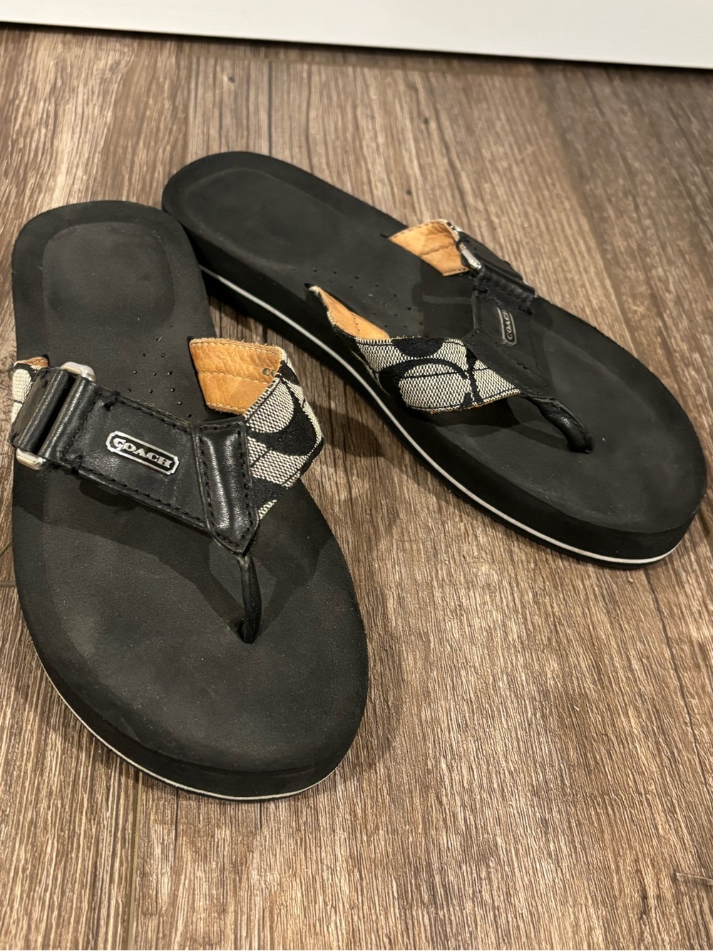 Black Coach signature jacquard thong sandals size women’s 7.5